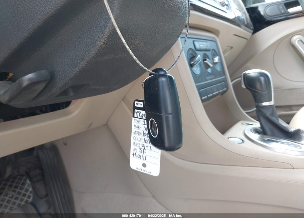2014 VOLKSWAGEN BEETLE VIN: 3VW5L7AT5EM819893