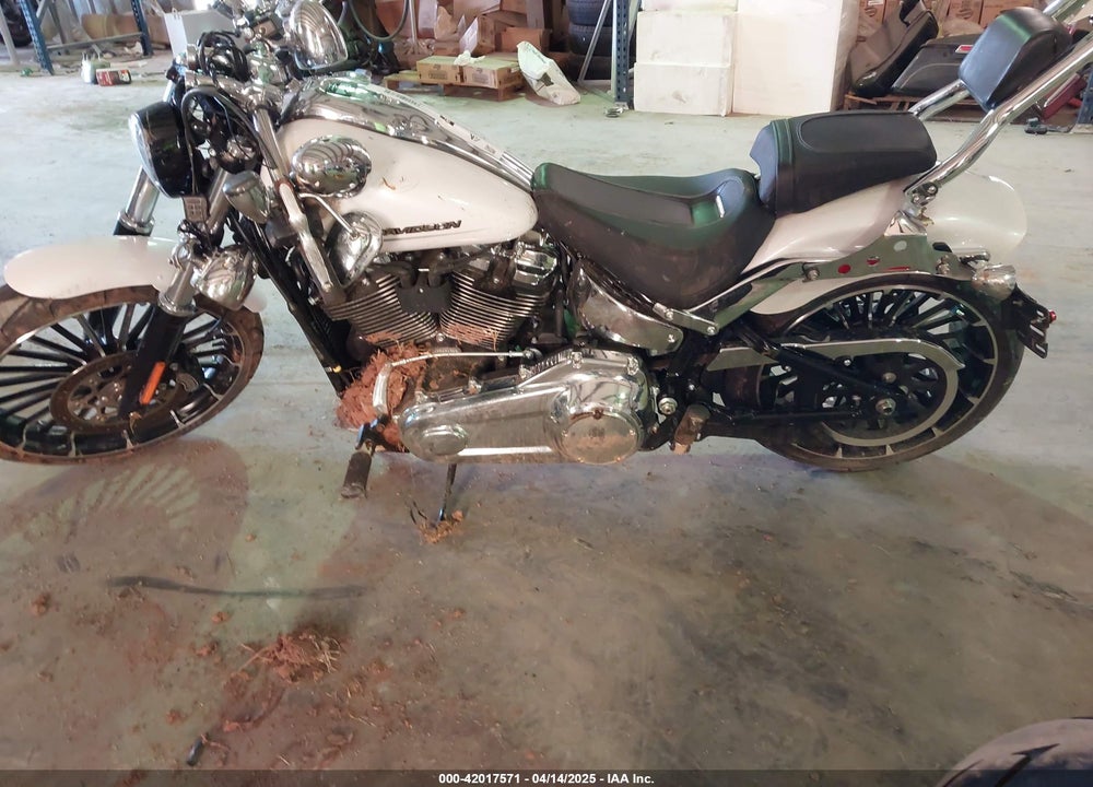 2024 HARLEY-DAVIDSON FXBR VIN: 1HD1YEZ1XRB049132