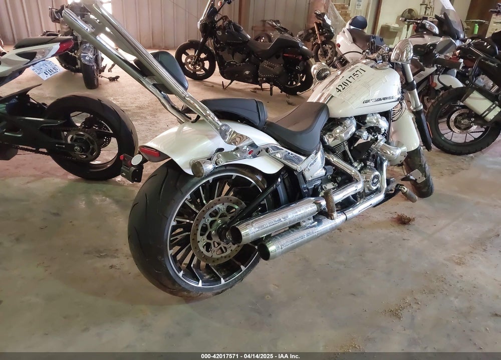 2024 HARLEY-DAVIDSON FXBR VIN: 1HD1YEZ1XRB049132