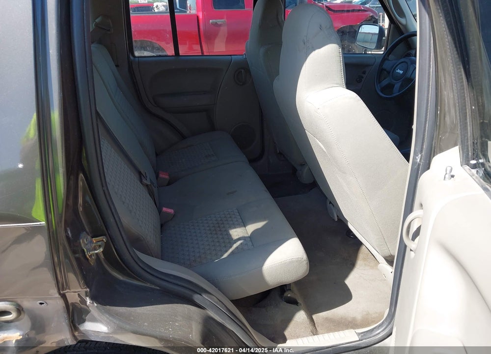 2005 JEEP LIBERTY SPORT VIN: 1J4GK48K05W680096