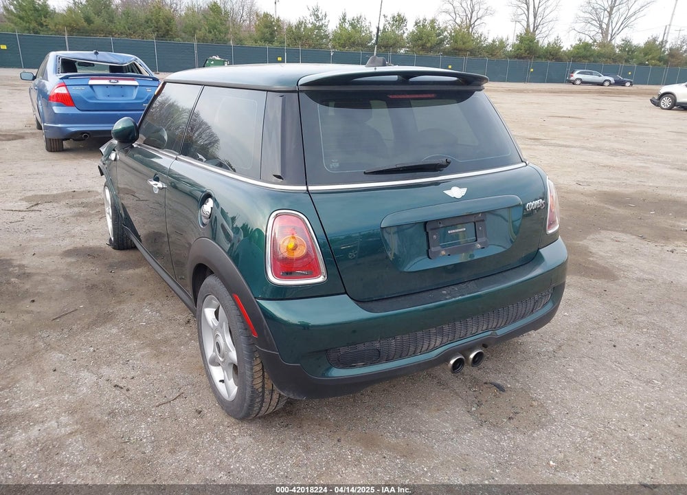 2007 MINI COOPER S VIN: WMWMF73537TT84443