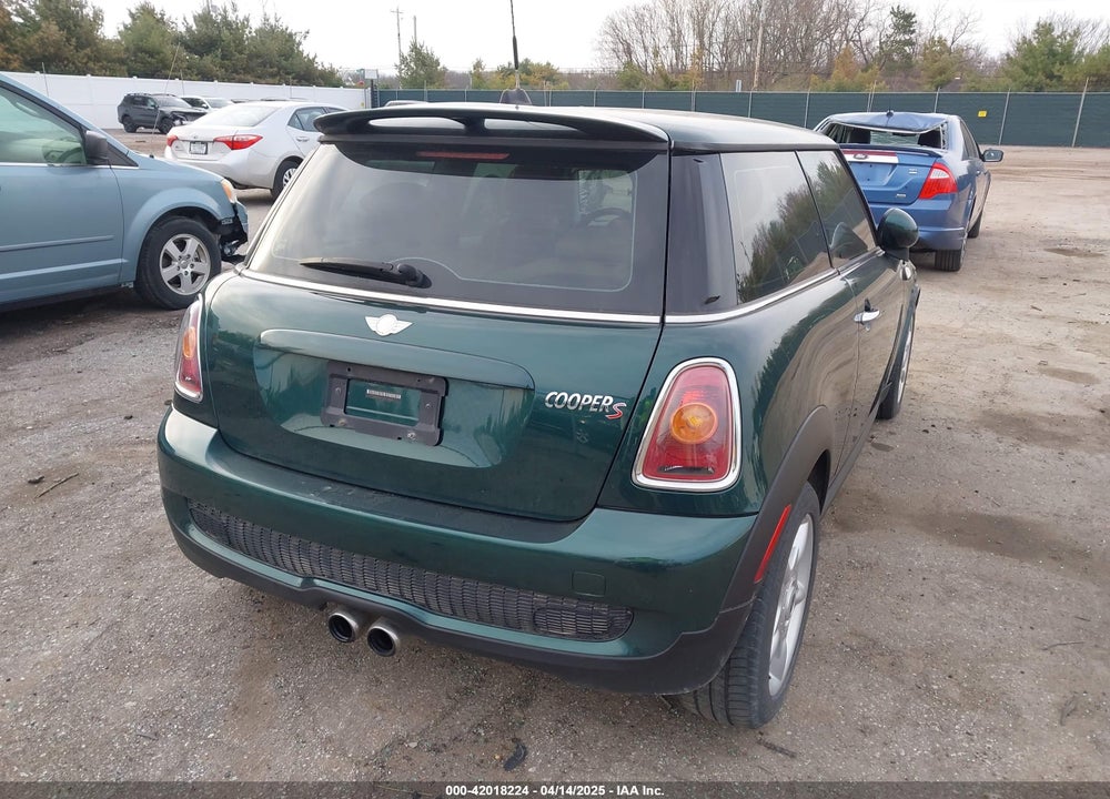 2007 MINI COOPER S VIN: WMWMF73537TT84443
