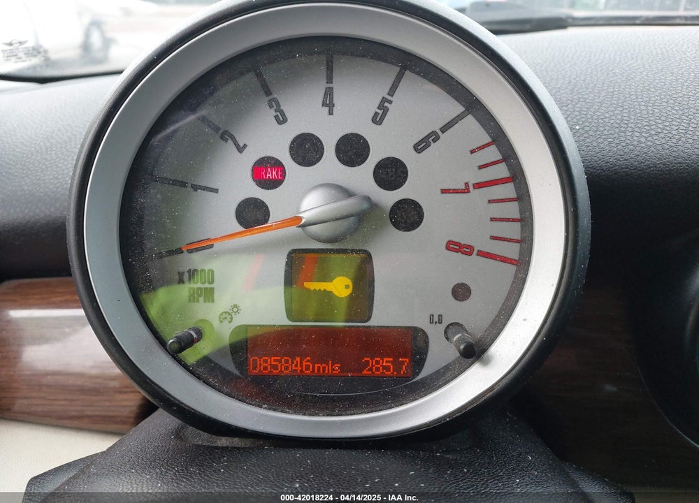 2007 MINI COOPER S VIN: WMWMF73537TT84443