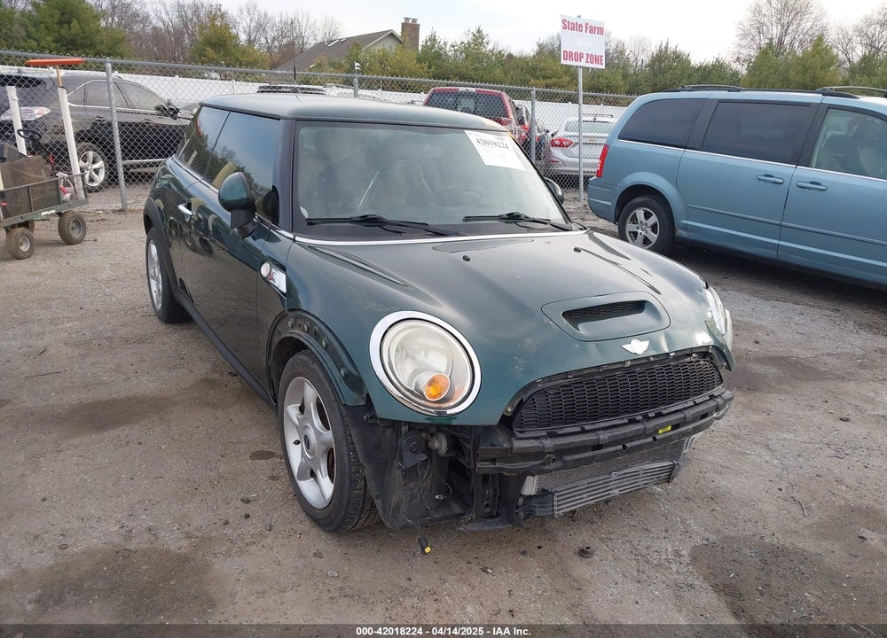 2007 MINI COOPER S VIN: WMWMF73537TT84443