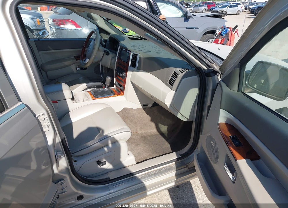 2008 JEEP GRAND CHEROKEE VIN: 1J8HS68268C192341