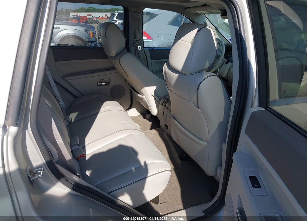 2008 JEEP GRAND CHEROKEE VIN: 1J8HS68268C192341
