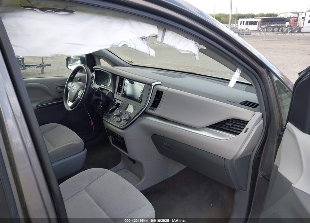 2019 TOYOTA SIENNA VIN: 5TDZZ3DC3KS988944