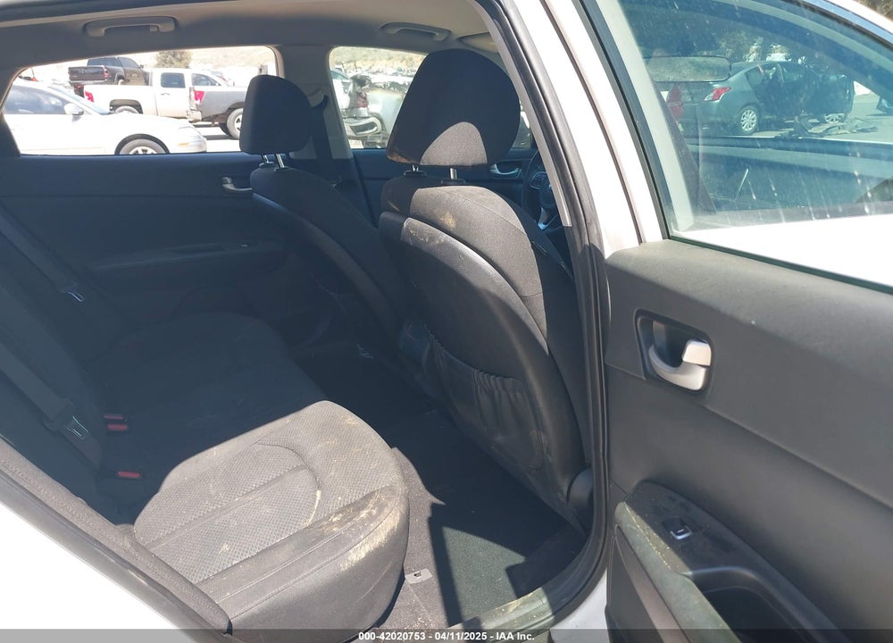 2018 KIA OPTIMA VIN: KNAGT4L39J5199134
