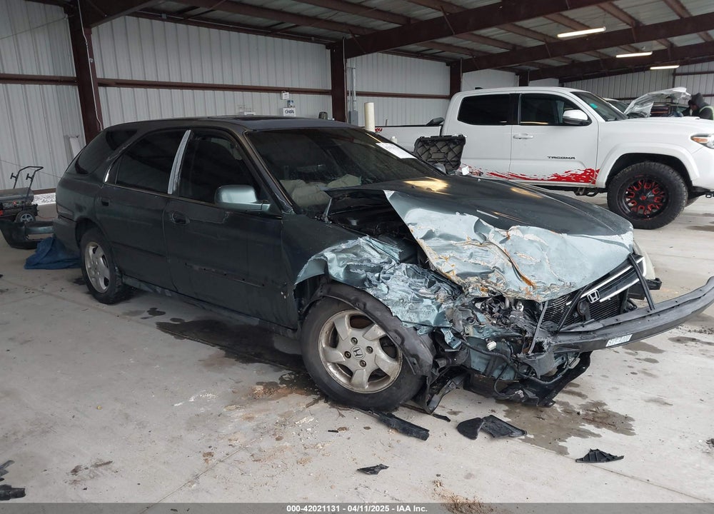 1996 HONDA ACCORD LX VIN: 1HGCE182XTA005233