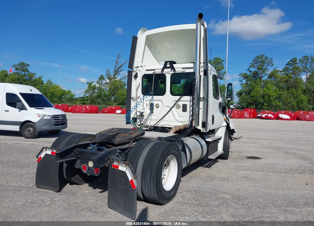 2013 FREIGHTLINER CASCADIA 125 --- VIN: 3AKBGDDV5DSFG5491