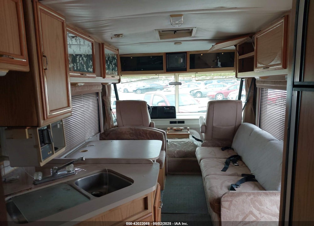 1994 WINNEBAGO P30 VIN: 1GBKP37N8R3300960