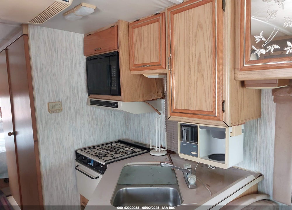 1994 WINNEBAGO P30 VIN: 1GBKP37N8R3300960