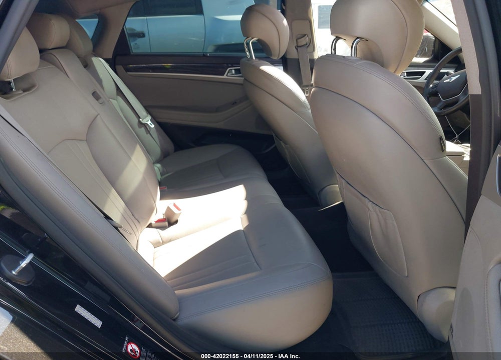 2016 HYUNDAI GENESIS VIN: KMHGN4JE3GU131049