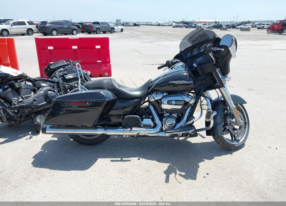 2017 HARLEY-DAVIDSON FLHX STREET GLIDE VIN: 1HD1KBC17HB642907