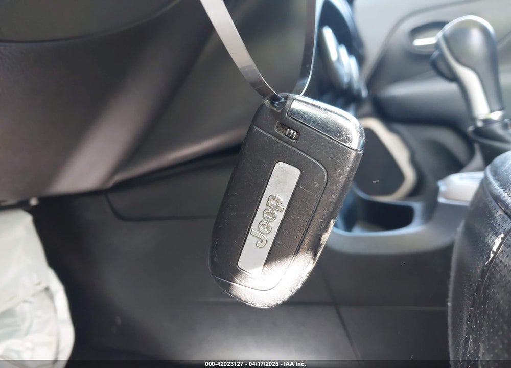 2016 JEEP RENEGADE VIN: ZACCJADT5GPE29952