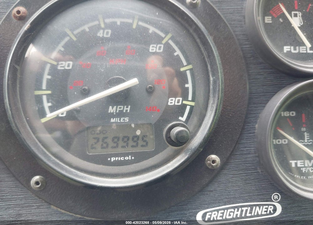 2000 FREIGHTLINER CHASSIS M LINE WALK-IN VAN VIN: 4UZA4FA4XYCG23082