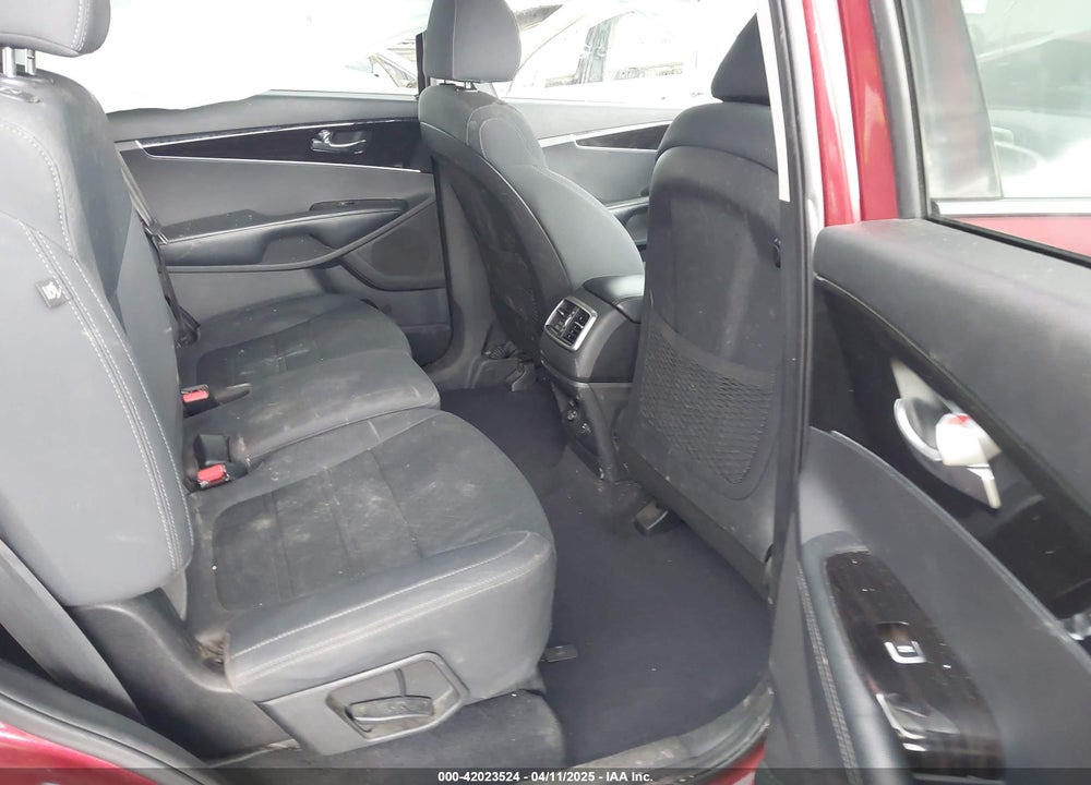 2019 KIA SORENTO VIN: 5XYPG4A33KG553829