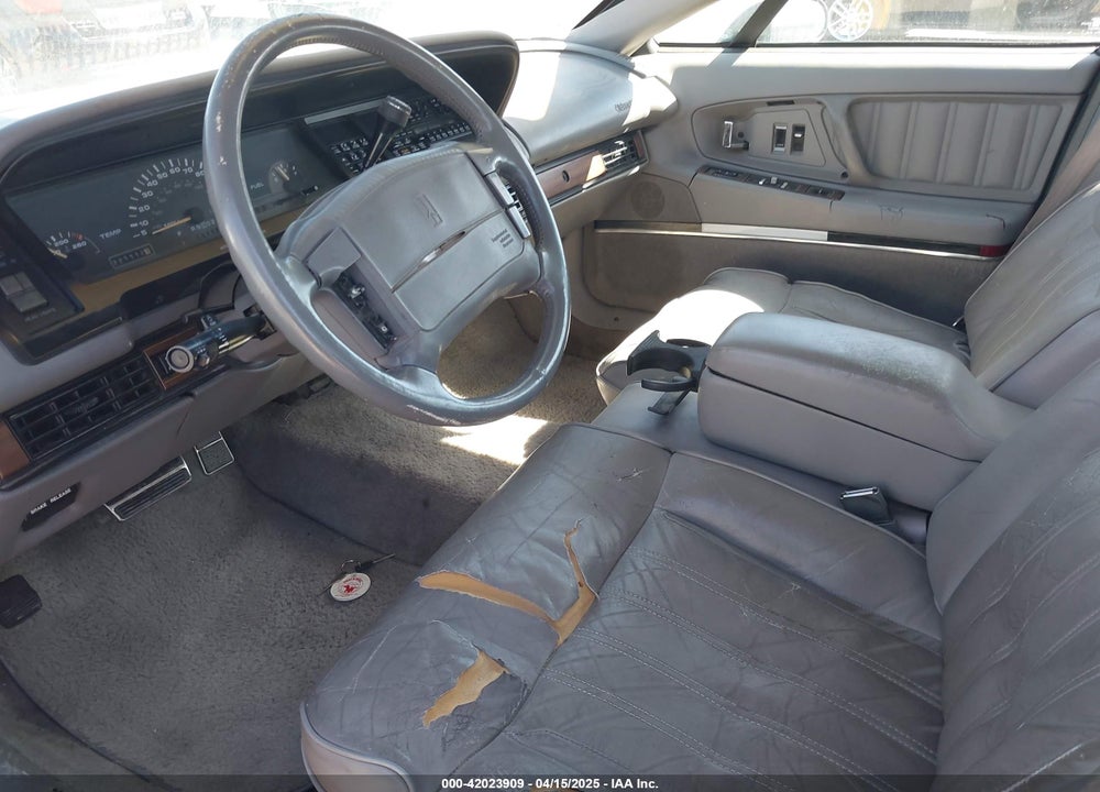 1993 OLDSMOBILE 98 REGENCY VIN: 1G3CX53L1P4308003
