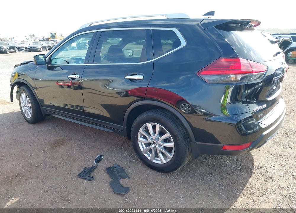 2017 NISSAN ROGUE VIN: KNMAT2MT6HP600746