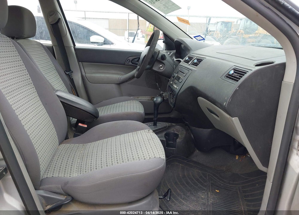 2007 FORD FOCUS S/SE/SES VIN: 1FAFP34N37W177362