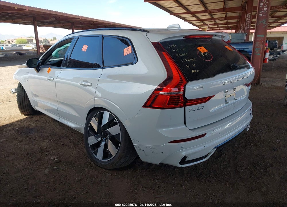 2024 VOLVO XC60 RECHARGE PLUG-IN HYBRID T8 PLUS DARK THEME VIN: YV4H60DL9R1915780