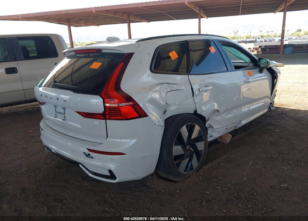 2024 VOLVO XC60 RECHARGE PLUG-IN HYBRID T8 PLUS DARK THEME VIN: YV4H60DL9R1915780