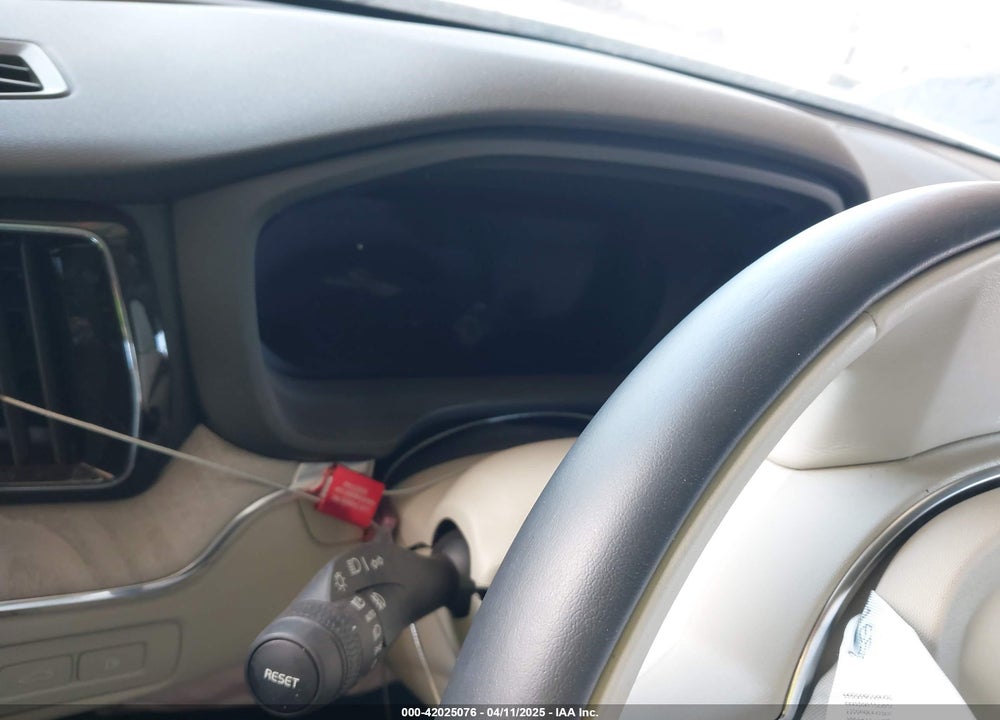 2024 VOLVO XC60 RECHARGE PLUG-IN HYBRID T8 PLUS DARK THEME VIN: YV4H60DL9R1915780