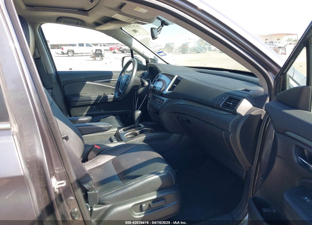 2017 HONDA PILOT VIN: 5FNYF5H5XHB006741