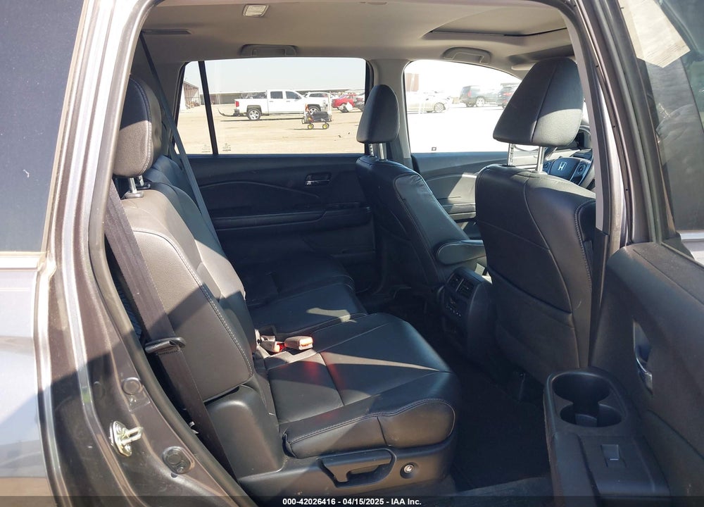 2017 HONDA PILOT VIN: 5FNYF5H5XHB006741