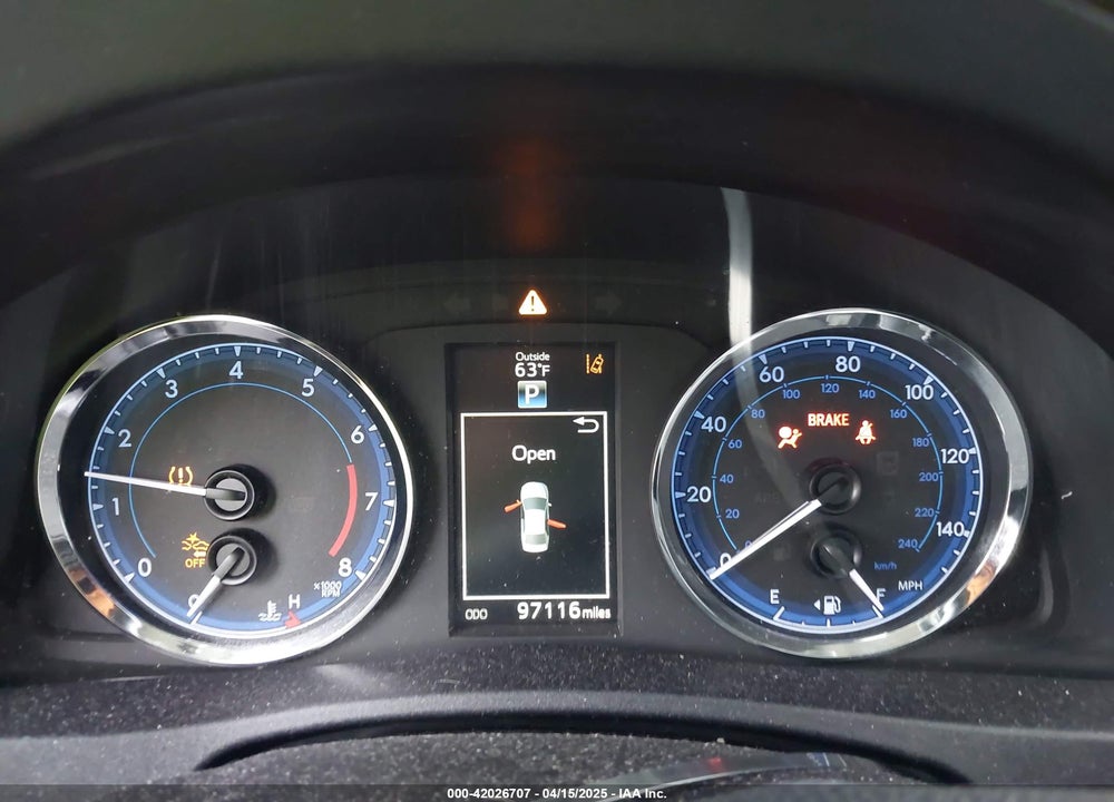 2018 TOYOTA COROLLA XLE VIN: 2T1BURHE6JC970833