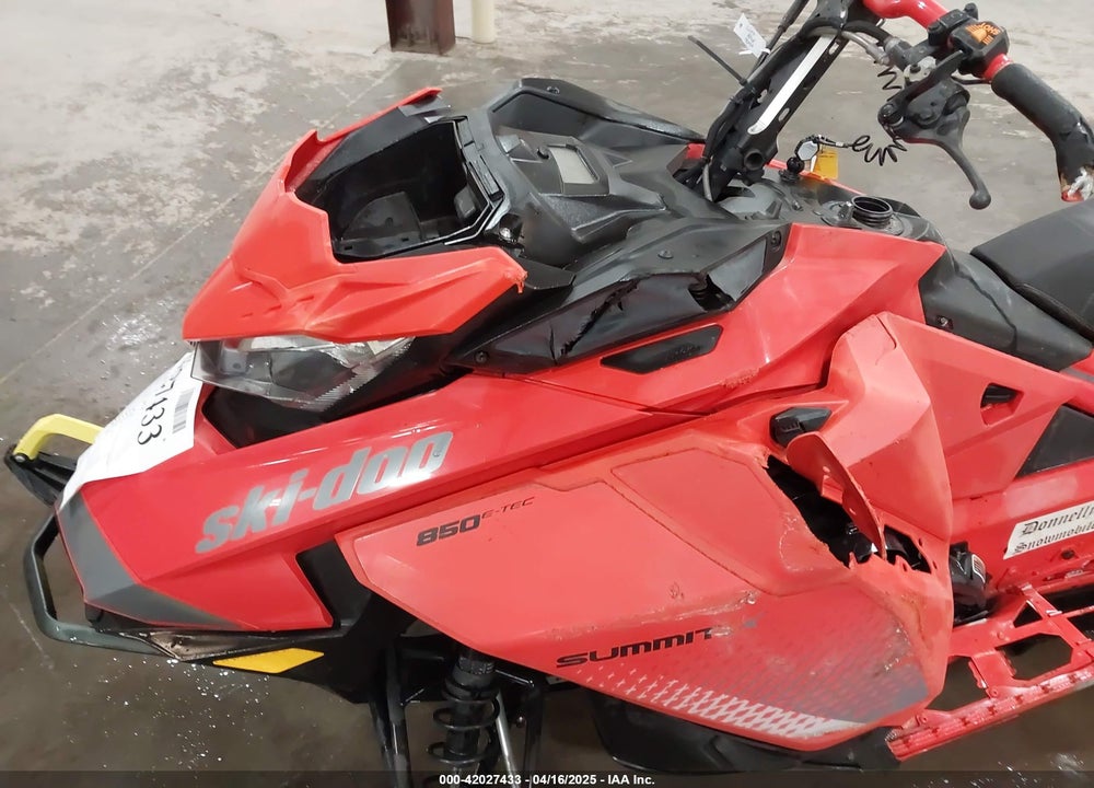 2019 SKI DOO SUMMIT X VIN: 2BPSTKKD5KV000071