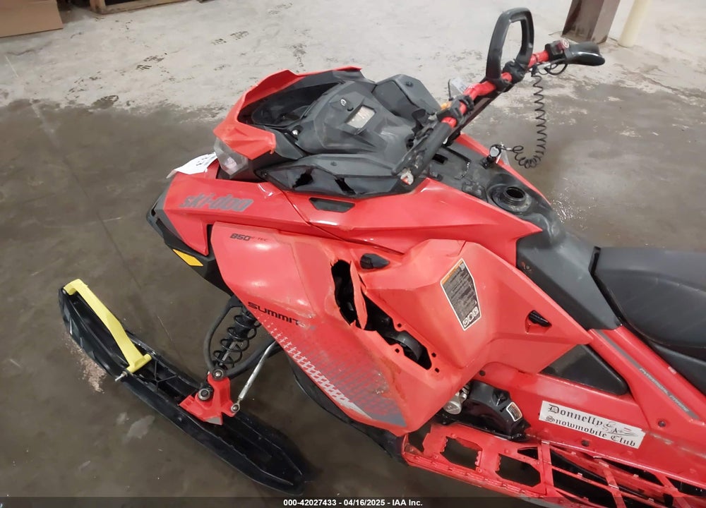 2019 SKI DOO SUMMIT X VIN: 2BPSTKKD5KV000071