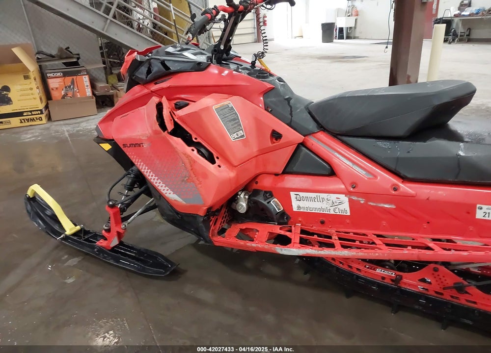 2019 SKI DOO SUMMIT X VIN: 2BPSTKKD5KV000071