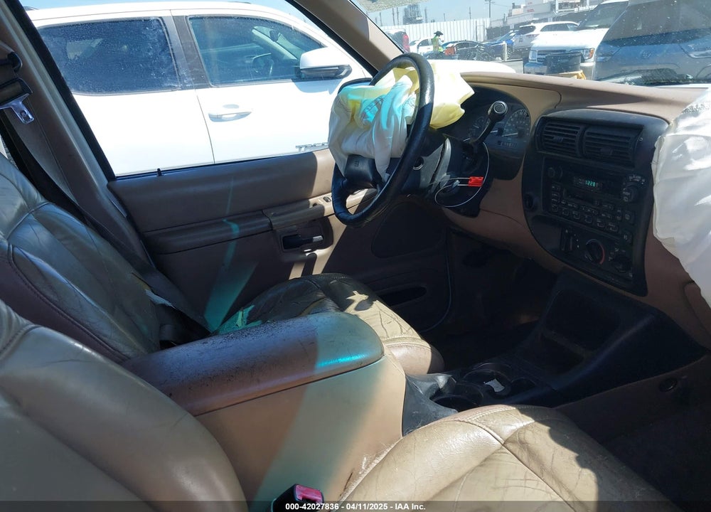2000 FORD EXPLORER XLT VIN: 1FMDU63E6YUA49199