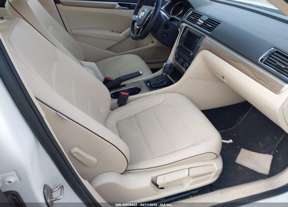 2018 VOLKSWAGEN PASSAT VIN: 1VWBA7A38JC048169