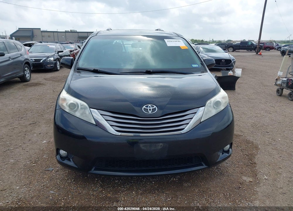 2017 TOYOTA SIENNA XLE 8 PASSENGER VIN: 5TDYZ3DC2HS794460
