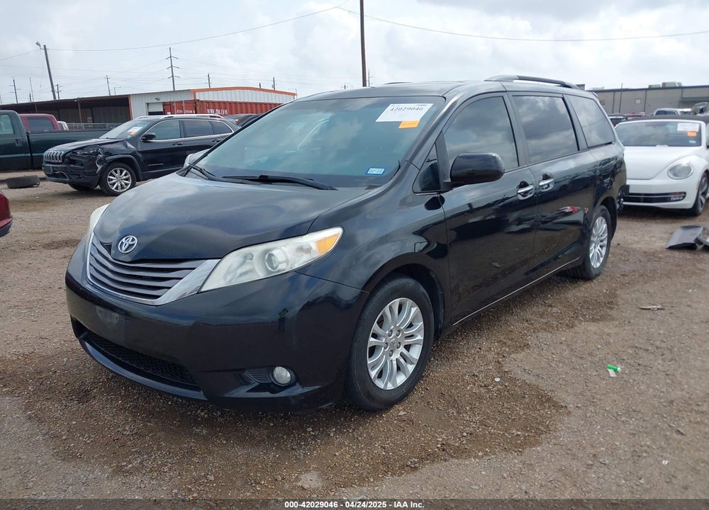 2017 TOYOTA SIENNA XLE 8 PASSENGER VIN: 5TDYZ3DC2HS794460