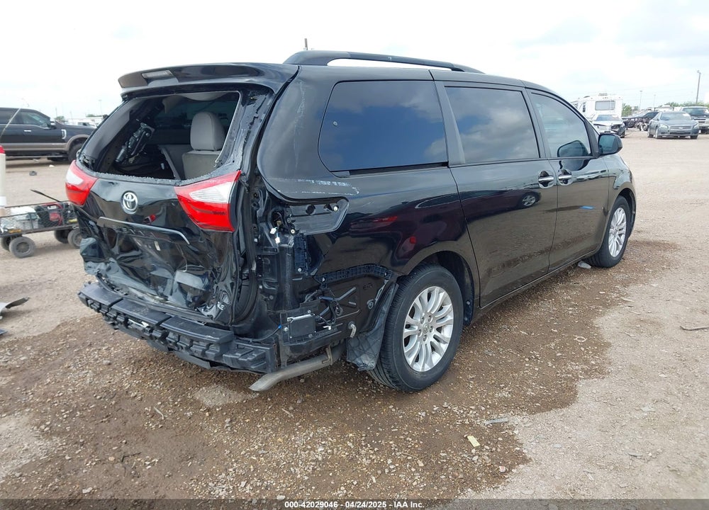 2017 TOYOTA SIENNA XLE 8 PASSENGER VIN: 5TDYZ3DC2HS794460