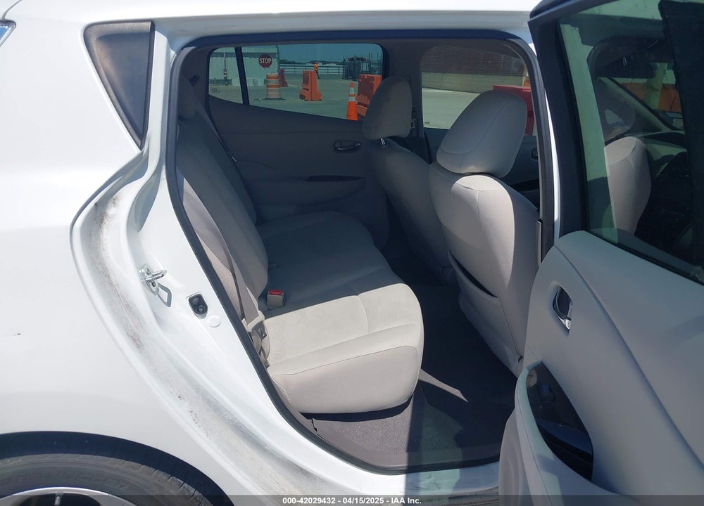 2013 NISSAN LEAF SV VIN: 1N4AZ0CP8DC413085
