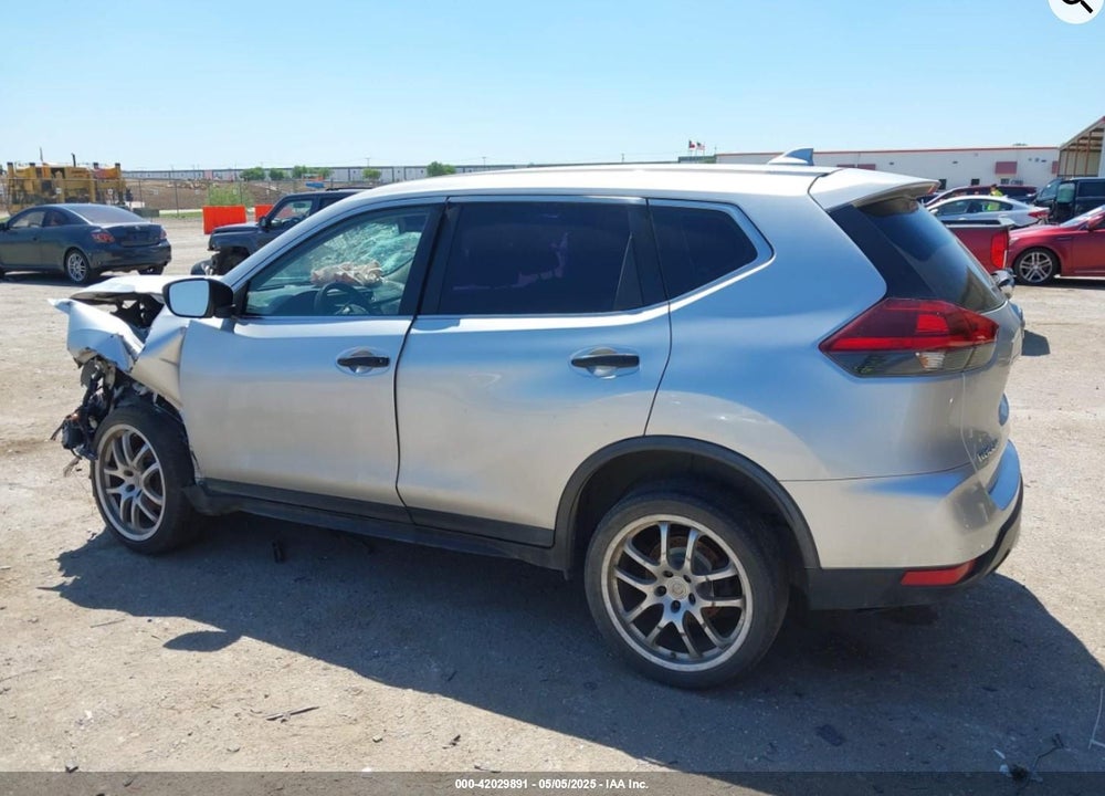 2018 NISSAN ROGUE VIN: KNMAT2MV0JP520818
