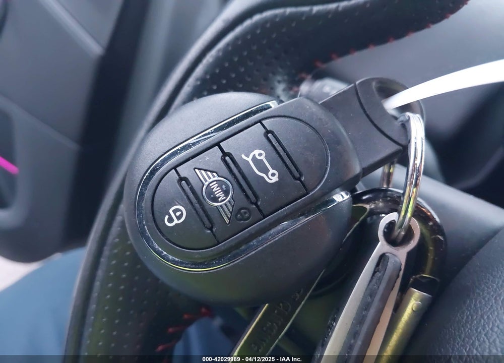 2020 MINI COOPER VIN: WMZYW7C00L3L92535