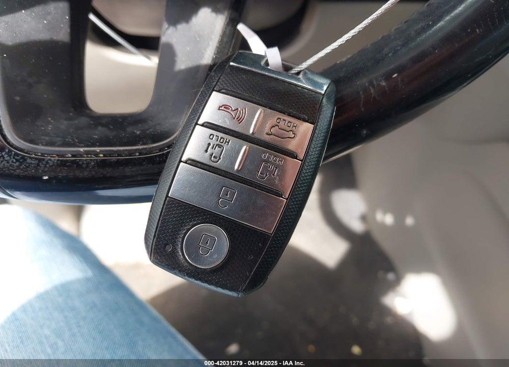 2017 KIA SEDONA LX VIN: KNDMB5C17H6253936