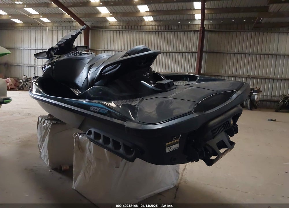 2016 SEADOO GTX-300 LIMITED VIN: YDV06677K516