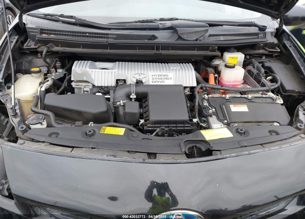 2013 TOYOTA PRIUS TWO VIN: JTDKN3DU2D5633472