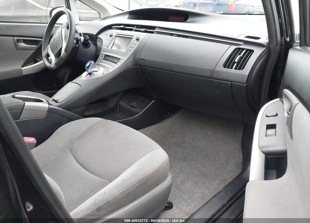 2013 TOYOTA PRIUS TWO VIN: JTDKN3DU2D5633472