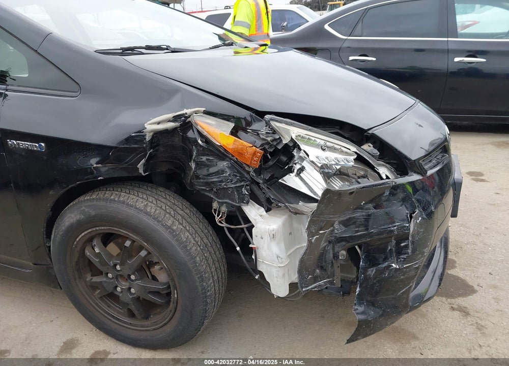 2013 TOYOTA PRIUS TWO VIN: JTDKN3DU2D5633472