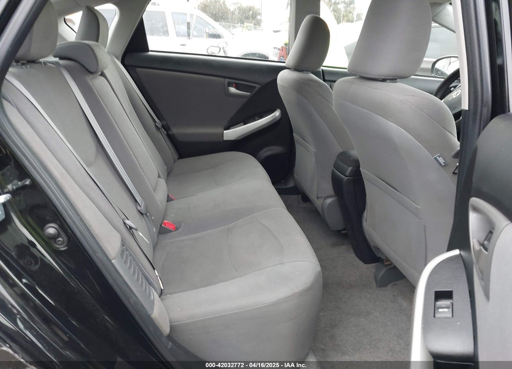 2013 TOYOTA PRIUS TWO VIN: JTDKN3DU2D5633472