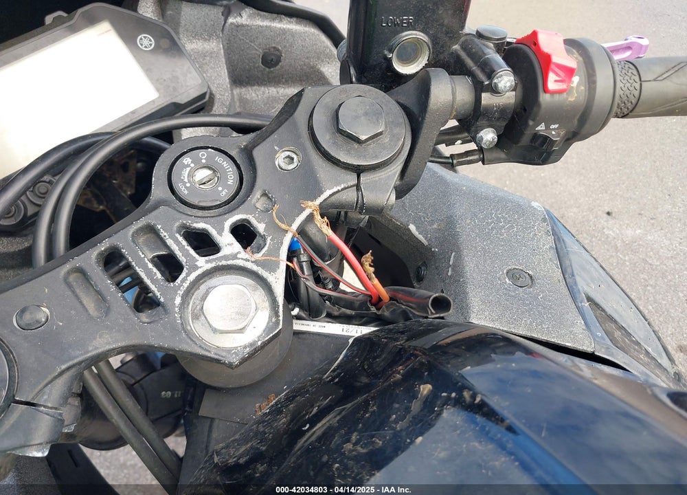 2022 YAMAHA YZFR3 A VIN: MH3RH18Y0NK008631