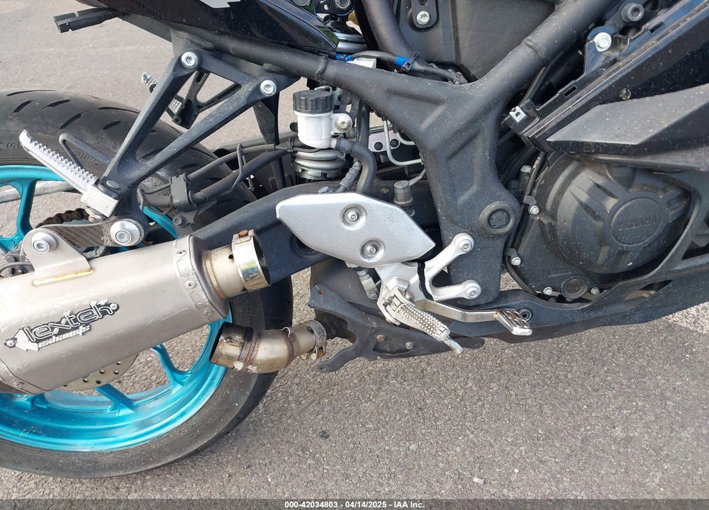 2022 YAMAHA YZFR3 A VIN: MH3RH18Y0NK008631