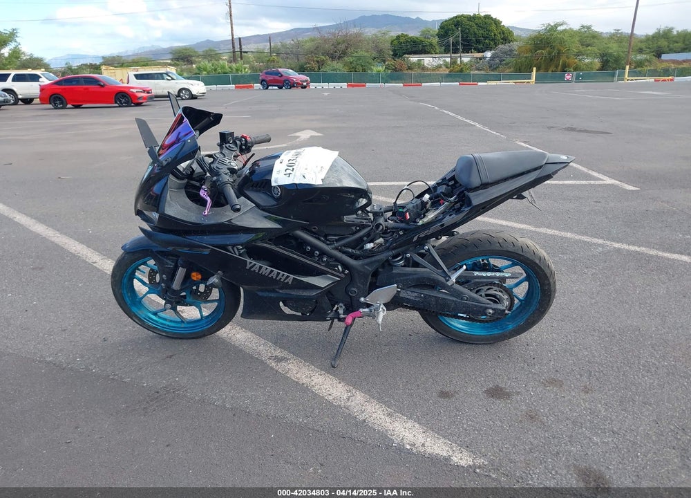 2022 YAMAHA YZFR3 A VIN: MH3RH18Y0NK008631